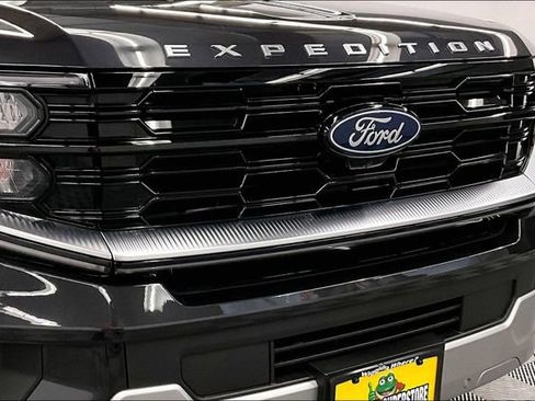 Used 2025 Ford Expedition Max Platinum w/ Driver's Package AWD/4WD image 36