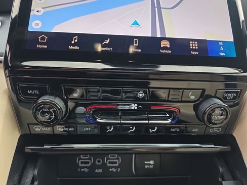 New 2025 Jeep Grand Cherokee Limited w/ Black Appearance Package image 7