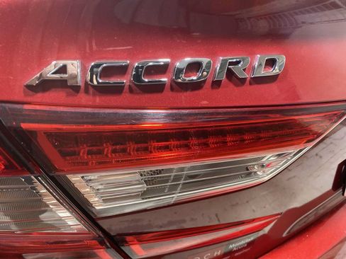 Used 2018 Honda Accord Touring image 7