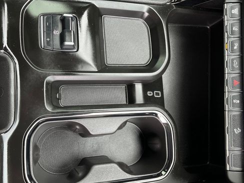Used 2025 GMC Sierra 2500 AT4 AWD/4WD image 18
