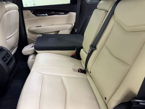 Used 2017 Cadillac XT5 Luxury w/ Driver Awareness Package image 33