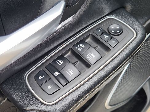Used 2024 RAM 1500 Laramie AWD/4WD image 36
