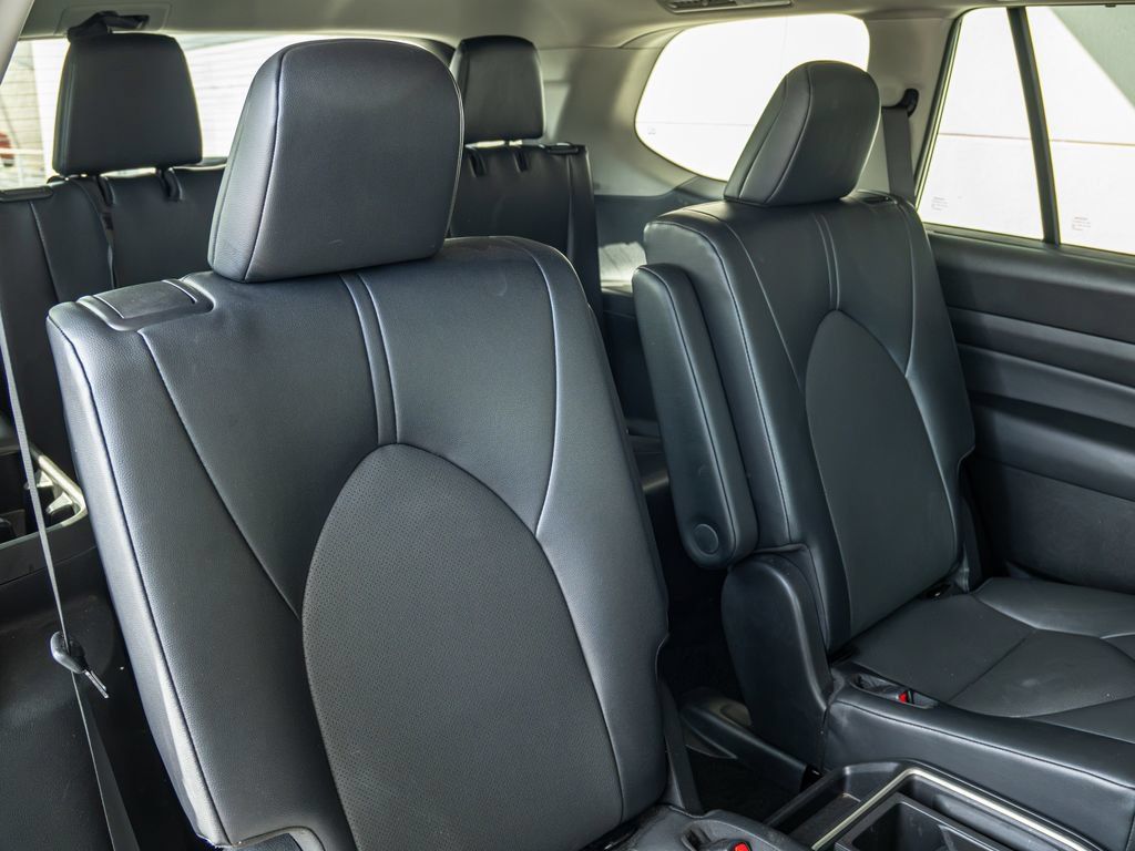 Used 2025 Toyota Grand Highlander FWD image 16