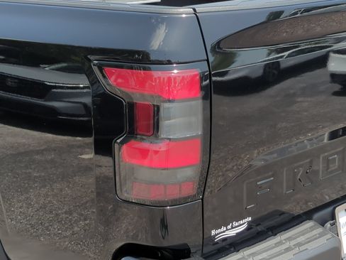 Used 2024 Nissan Frontier SL w/ Technology Package RWD image 12