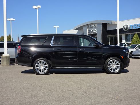 Used 2024 Chevrolet Suburban High Country w/ Advanced Technology Package image 8
