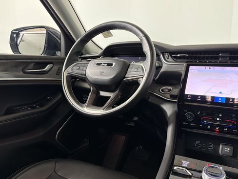 Used 2021 Jeep Grand Cherokee L Limited AWD/4WD image 29