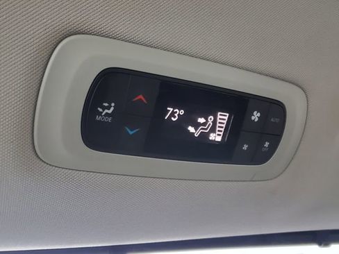 Certified 2024 Chrysler Pacifica Touring-L image 23