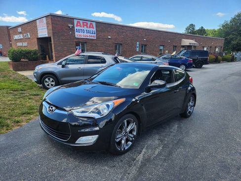 Used 2017 Hyundai Veloster Value Edition FWD image 1