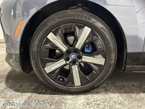 Used 2022 BMW iX xDrive50 w/ Premium Package AWD/4WD image 31