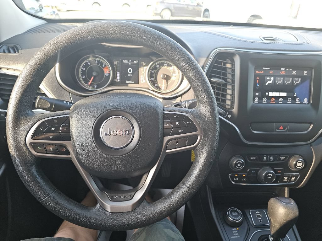 Used 2019 Jeep Cherokee Latitude w/ Popular Appearance Group AWD/4WD image 21