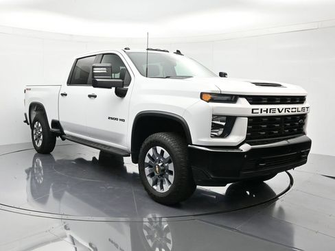 Used 2023 Chevrolet Silverado 2500 Custom w/ Custom Value Package image 3