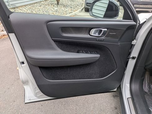 Certified 2023 Volvo C40 P8 Recharge Ultimate image 12