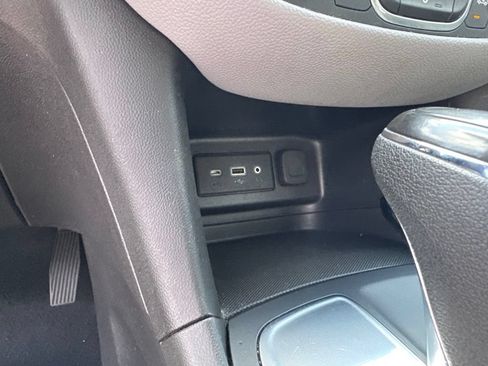 Used 2020 Chevrolet Equinox LS w/ LPO, Floor Liner Package FWD image 18