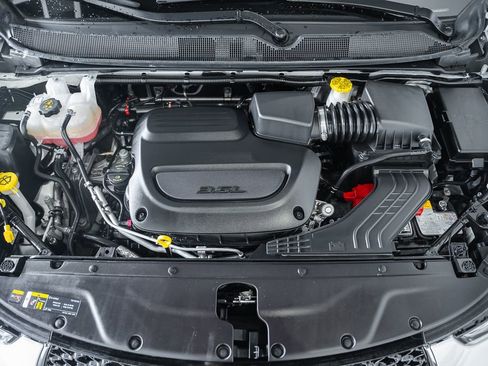 Used 2025 Chrysler Pacifica Select image 22