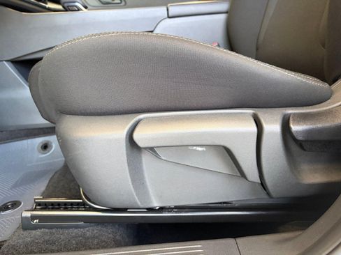 Used 2023 Nissan Rogue S FWD image 12