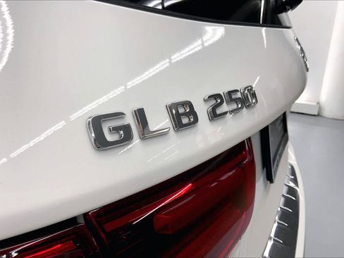 Used 2025 Mercedes-Benz GLB 250 image 14