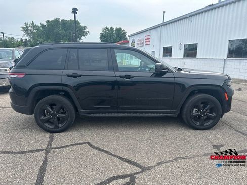 Used 2024 Jeep Grand Cherokee Limited w/ Luxury Tech Group II AWD/4WD image 6
