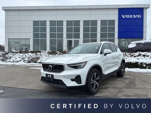 Certified 2025 Volvo XC40 B5 Core image 1