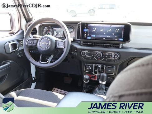 Used 2024 Jeep Wrangler Unlimited AWD/4WD image 12