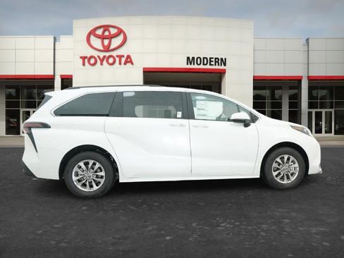New 2026 Toyota Sienna XLE FWD image 14
