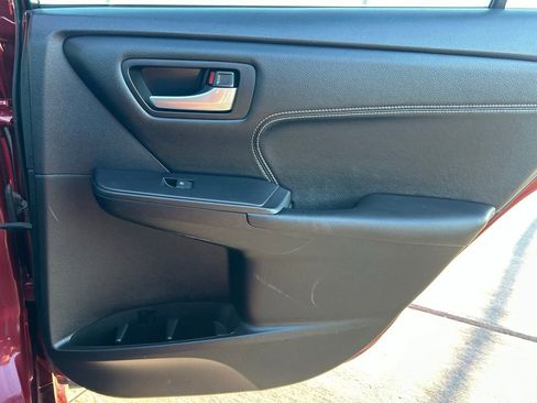 Used 2016 Toyota Camry XLE image 26