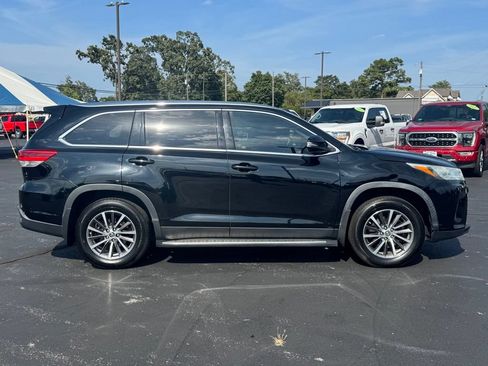 Used 2019 Toyota Highlander XLE FWD image 21