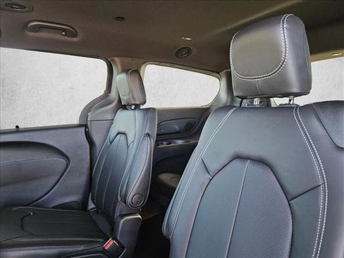 New 2026 Chrysler Pacifica Select image 16