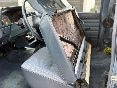Used 1988 Toyota Pickup 4x4 Regular Cab image 27