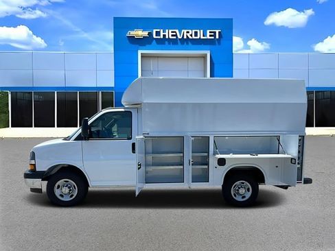New 2026 Chevrolet Express 3500 w/ Power Convenience Package RWD image 6