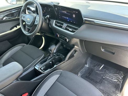 Used 2025 Chevrolet TrailBlazer LS FWD image 13