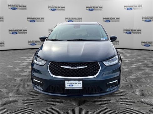 Used 2023 Chrysler Pacifica Touring-L image 8