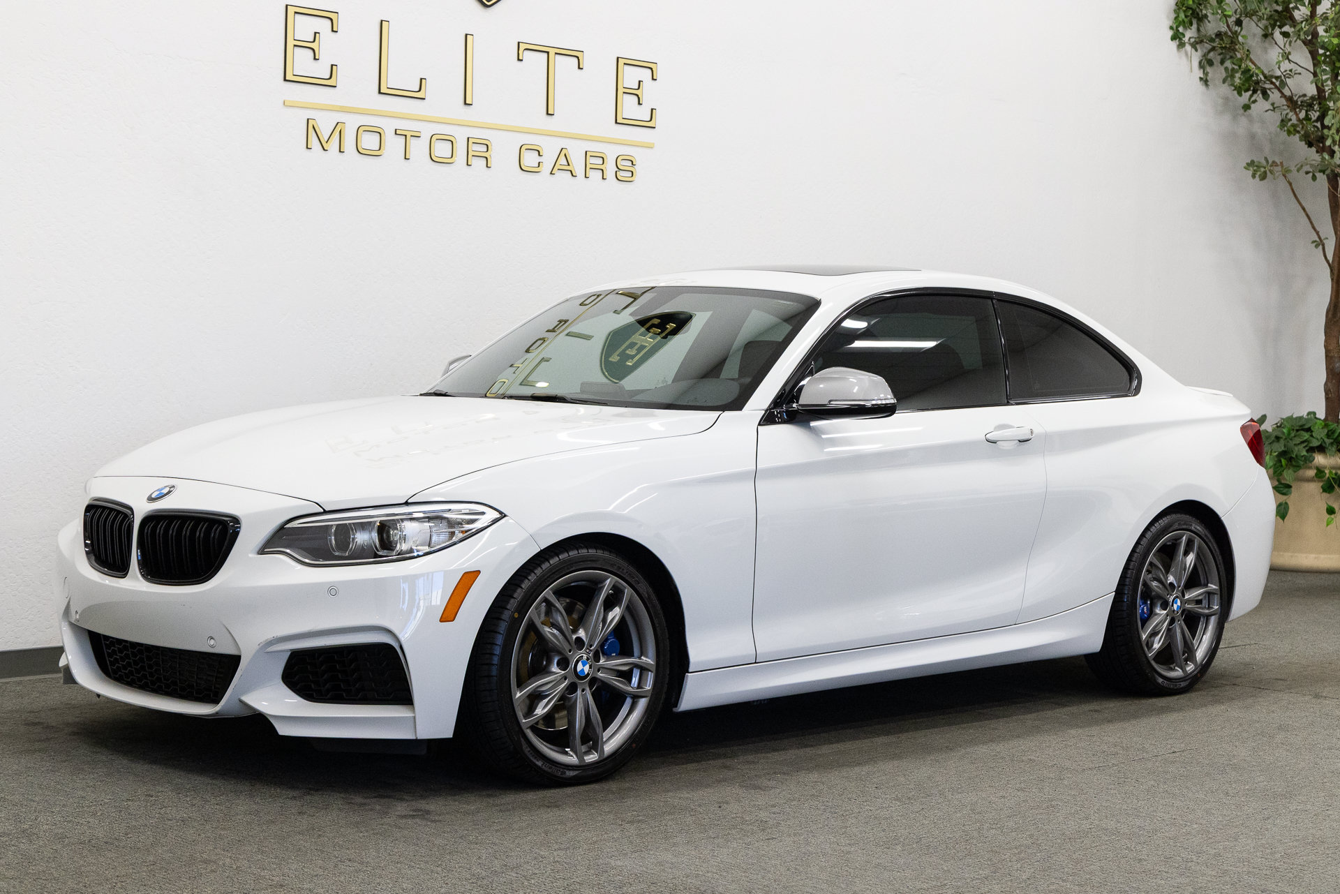 Used 2016 BMW M235i Coupe RWD image 1