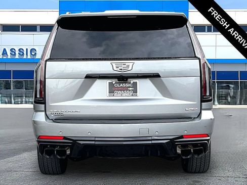Used 2025 Cadillac Escalade V AWD/4WD image 4