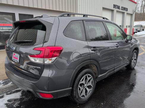 Used 2023 Subaru Forester Premium image 8