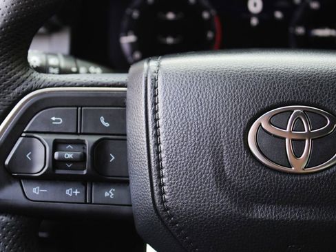 Used 2025 Toyota Tacoma TRD Sport AWD/4WD image 33