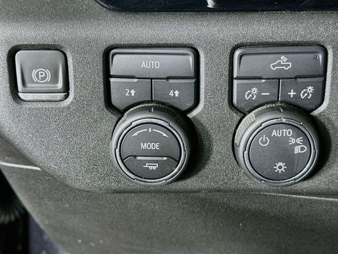 Used 2024 Chevrolet Silverado 1500 LT AWD/4WD image 16