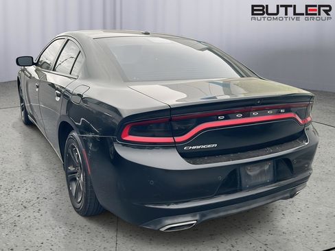 Used 2019 Dodge Charger SXT w/ Leather Interior Group image 10
