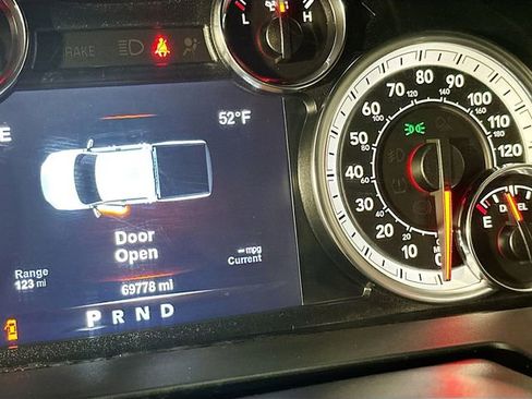 Used 2018 RAM 2500 Laramie w/ Convenience Group image 13