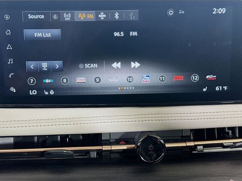 Used 2024 Nissan Ariya FWD image 21