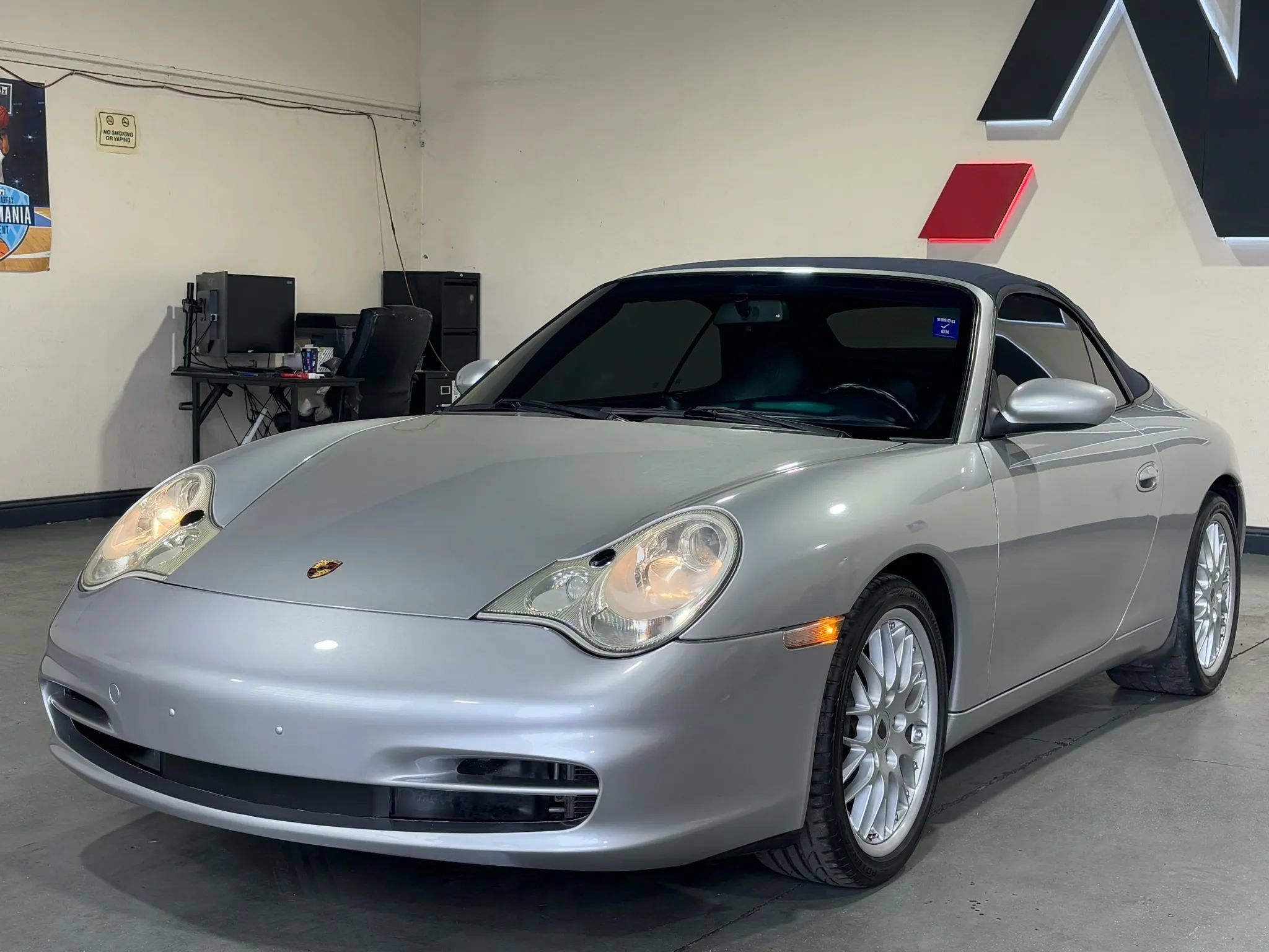 Used 2004 Porsche 911 Cabriolet image 4