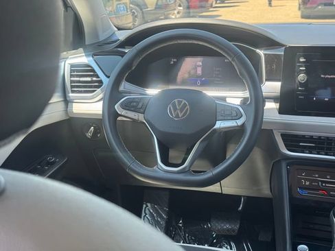 Used 2025 Volkswagen Taos SE FWD image 23