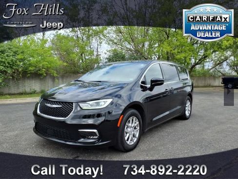 Certified 2026 Chrysler Pacifica Select FWD image 3