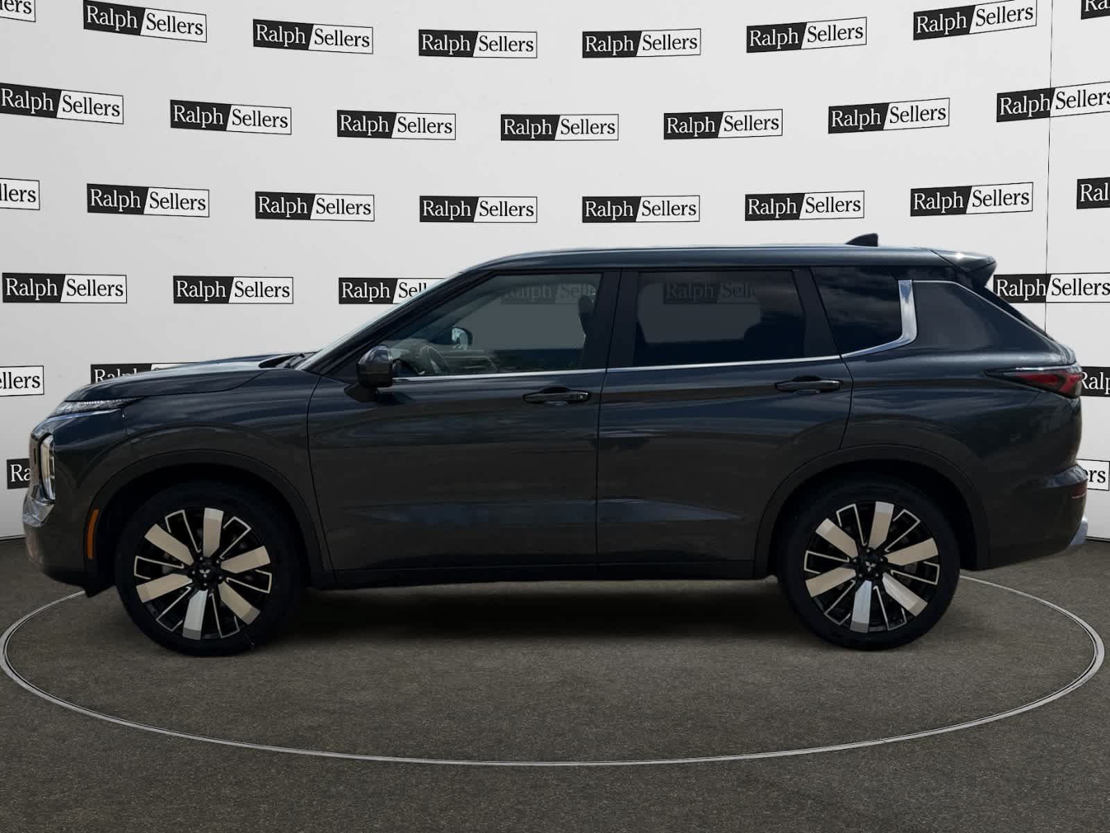 Used 2025 Mitsubishi Outlander SE AWD/4WD image 3