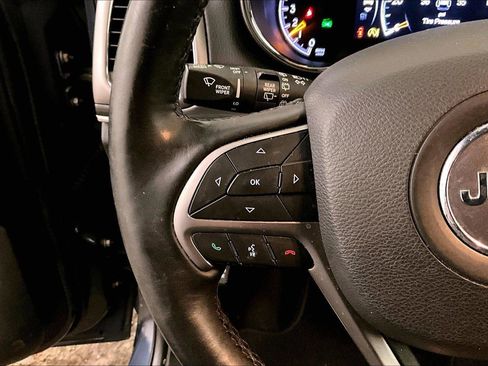 Used 2019 Jeep Grand Cherokee Limited image 17