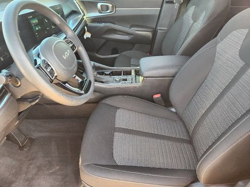 New 2025 Kia Sorento LX image 9