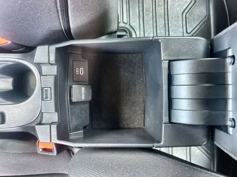 Used 2025 Toyota Corolla LE FWD image 27