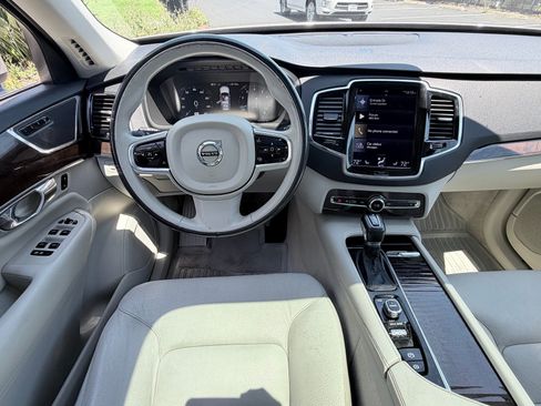 Used 2016 Volvo XC90 T6 Momentum w/ Momentum Plus Package AWD/4WD image 14