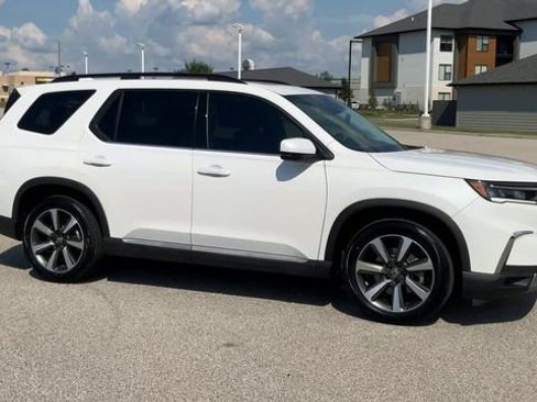 Used 2023 Honda Pilot Elite image 2