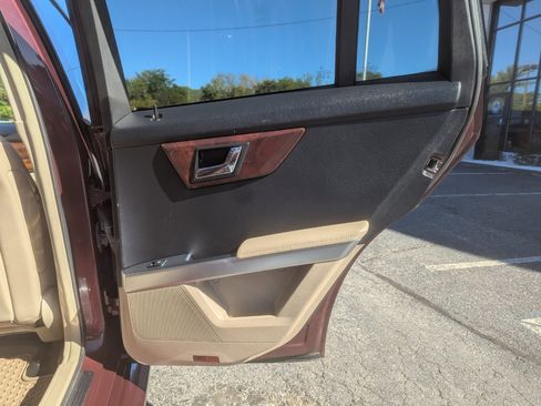 Used 2010 Mercedes-Benz GLK 350 4MATIC image 36