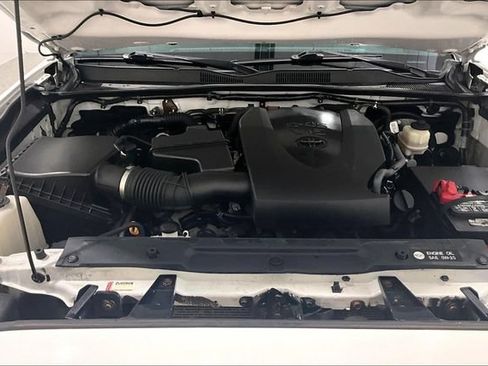 Used 2018 Toyota Tacoma TRD Sport AWD/4WD image 37